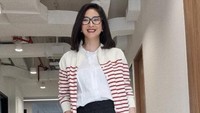 Selain itu, Novita Angie mengungkapkan 2 hal penting lainnya terkait awet muda. Minum air putih yang cukup, sama tidur yang cukup, itu ngaruh banget ke kesehatan, katanya. (Foto: dok Instagram novitaangie)