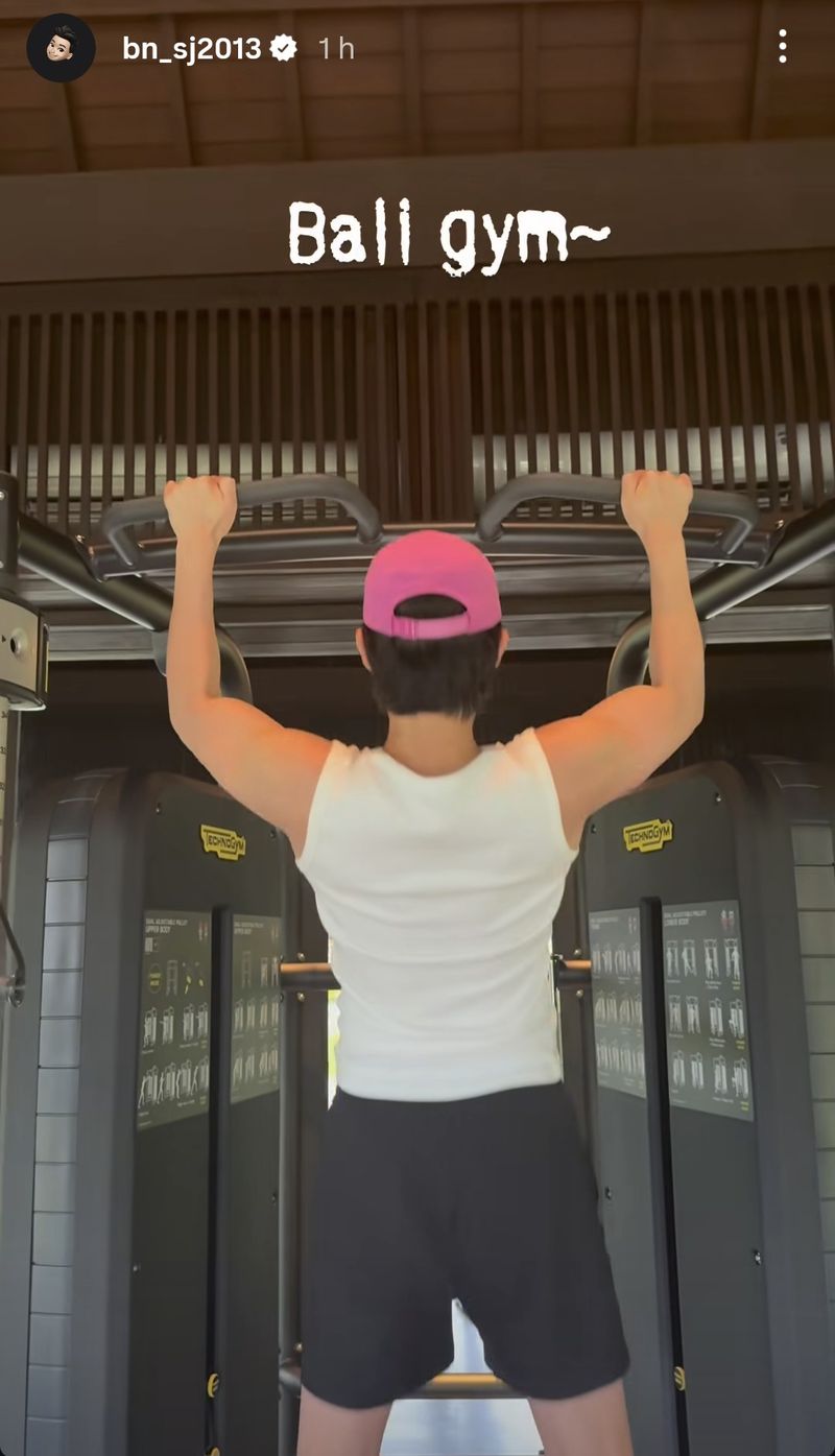 Park Seo Joon membahikan aktivitasnya di Bali. (tangkapan layar story Park Seo Joon, @bn_sj2013) Park Seo Joon membahikan aktivitasnya di Bali. (tangkapan layar story Park Seo Joon, @bn_sj2013)