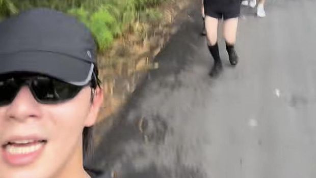 Park Seo Joon membahikan aktivitasnya di Bali. (tangkapan layar story Park Seo Joon, @bn_sj2013) Park Seo Joon membahikan aktivitasnya di Bali. (tangkapan layar story Park Seo Joon, @bn_sj2013)