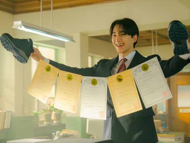 Pemain Drama Typhoon Family