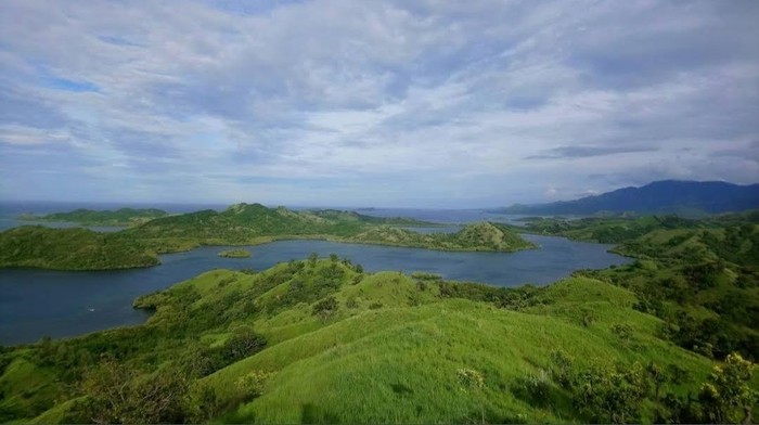 Pemandangan dari Bukit Watu Mitong, Flores, NTT. (Tangkap Layar Google Maps/Raudin/2023) Pemandangan dari Bukit Watu Mitong, Flores, NTT. (Tangkap Layar Google Maps/Raudin/2023)