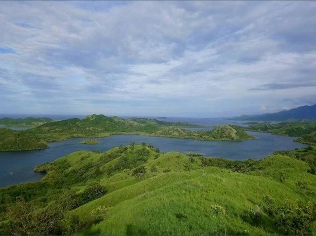Pemandangan dari Bukit Watu Mitong, Flores, NTT. (Tangkap Layar Google Maps/Raudin/2023)
