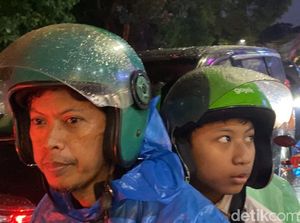Pemotor Curhat 2 Jam Terjebak Macet di Jalan Kemang Raya Jaksel