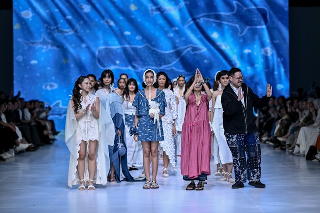 Penampilannya di salah satu perhelatan mode terbesar di Indonesia itu sukses memukau para tamu.  (Foto: Dandy Hendrata/Jakarta Fashion Week)