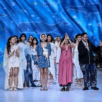 Penampilannya di salah satu perhelatan mode terbesar di Indonesia itu sukses memukau para tamu.  (Foto: Dandy Hendrata/Jakarta Fashion Week)