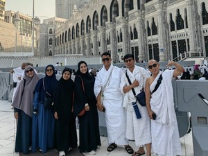Jemaah Umrah Mandiri Bagikan Tips dan Tantangan Saat di Tanah Suci Jemaah Umrah Mandiri Bagikan Tips dan Tantangan Saat di Tanah Suci