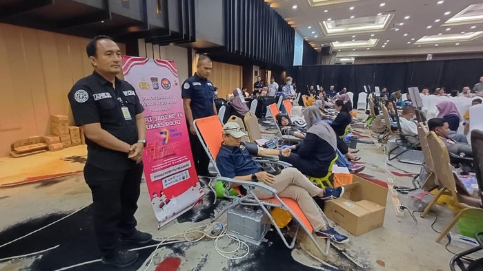 Polresta Pekanbaru menggelar donor darah sambut HUT Humas Polri ke-74. Polresta Pekanbaru menggelar donor darah sambut HUT Humas Polri ke-74, Kamis (30/10/2025).