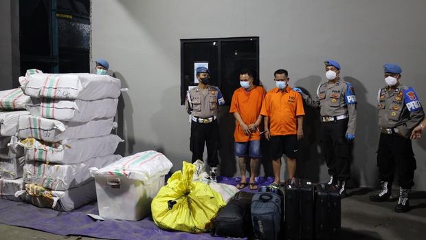 Polri memusnahkan 2,1 ton narkoba berbagai jenis di Cilegon, Banten. Narkoba tersebut merupakan sisa dari total 214 ton narkoba yang disita dalam setahun. (dok Istimewa)