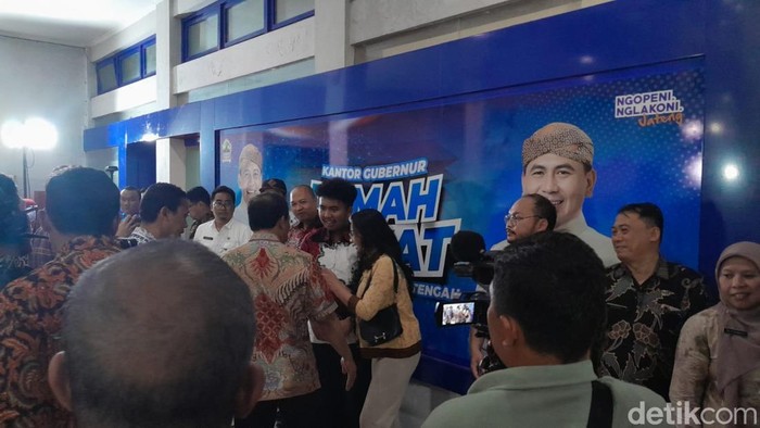 Posko Pengaduan Pos pengaduan di Grha Solo Raya yang diresmikan Gubernur Jateng Ahmad Luthfi, Kamis (30/10/2025).