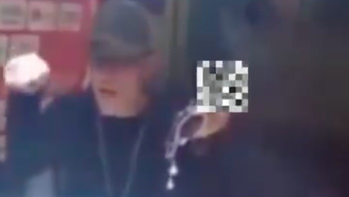 Preman mengamuk di Pasar Jombang, Ciputat viral di medsos. Ternyata pelaku pernah ditangkap Januari lalu karena memalak dan mengamuk ke petugas konter HP. (dok Istimewa) Preman mengamuk di Pasar Jombang, Ciputat viral di medsos. Ternyata pelaku pernah ditangkap Januari lalu karena memalak dan mengamuk ke petugas konter HP. (dok Istimewa)