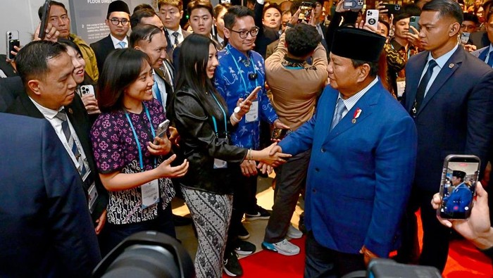 Presiden Prabowo disambut diaspora Indonesia saat tiba di Korsel Presiden Prabowo disambut diaspora Indonesia saat tiba di Korsel