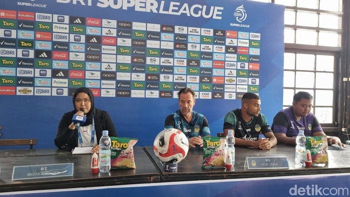 PSIM Jogja Jumpa pers PSIM Jogja di Monumen PSSI, Kota Jogja, Kamis (30/10/2025).