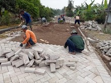 Semringah Warga Pesanggaran Dapata Bantuan Pavingisasi Lagi dari PT BSI