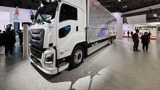 'Naik Kelas', Truk Giga Isuzu Terbaru Dipamerkan di JMS 2025