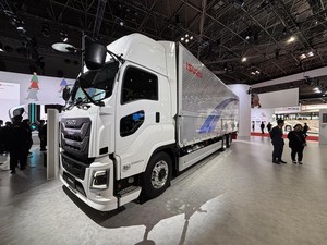 Naik Kelas, Truk Giga Isuzu Terbaru Dipamerkan di JMS 2025