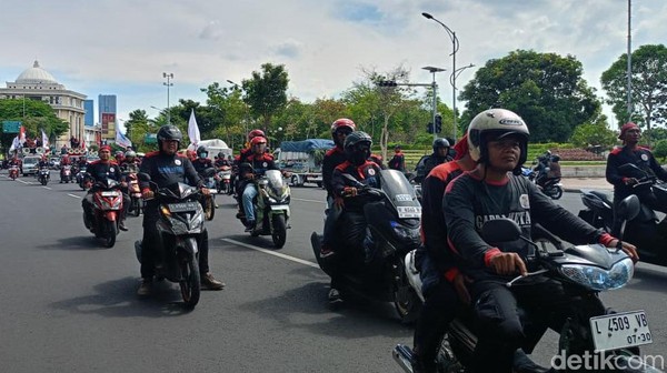 Demo Buruh di Surabaya