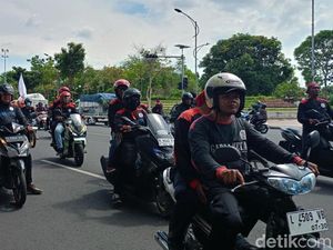 Demo Buruh di Surabaya