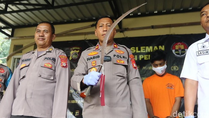 Rilis klitih Dua pelaku klitih ditangkap petugas Polsek Sleman.