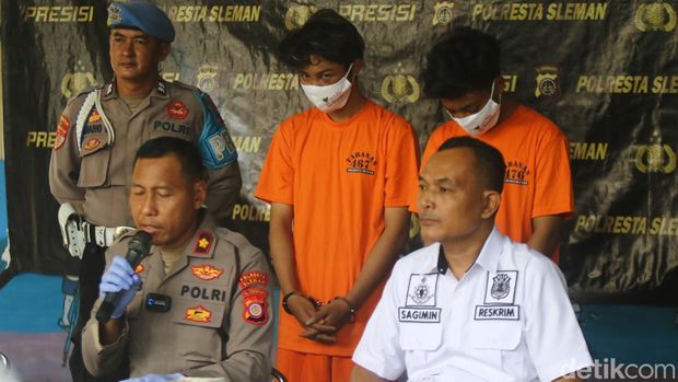 Rilis klitih Dua pelaku klitih ditangkap petugas Polsek Sleman.