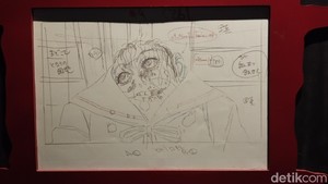 Buat melihat langsung ilustrasi asli dan pameran seni imersif persembahan FanDayOut, kamu harus masuk dan merasakan terlebih dahulu Rumah Misteri Junji Ito. Foto: Tia Agnes/ detikcom