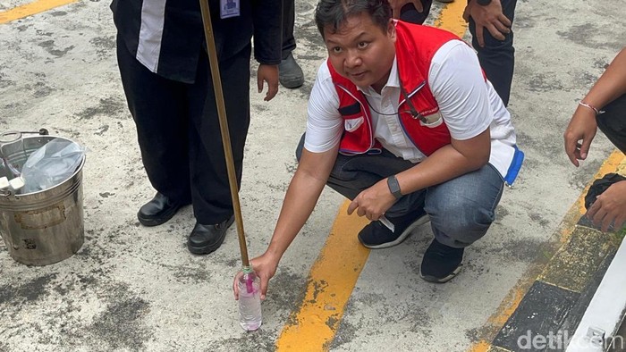 Sales Manager Pertamina wilayah Surabaya Doni Prasetya saat ditemui awak media di SPBU Kebonsari Sales Manager Pertamina wilayah Surabaya Doni Prasetya saat ditemui awak media di SPBU Kebonsari