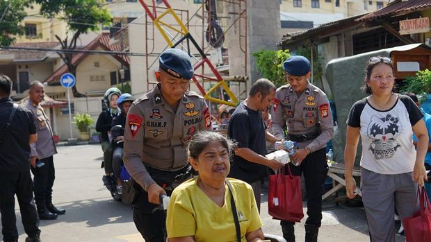 Sambut HUT ke-80 Korps Brimob, Polda Metro Gelar Bakti Kesehatan untuk Masyarakat Batalyon A Pelopor Satuan Brimob Polda Metro Jaya menggelar bakti sosial menyambut HUT ke-80 Korps Brimob Polri di Senen, Jakarta Pusat, Kamis (30/10/2025). (dok istimewa)