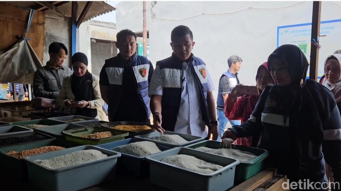 Satgas Pangan Kabupaten Sidoarjo menggelar sidak ke pasar