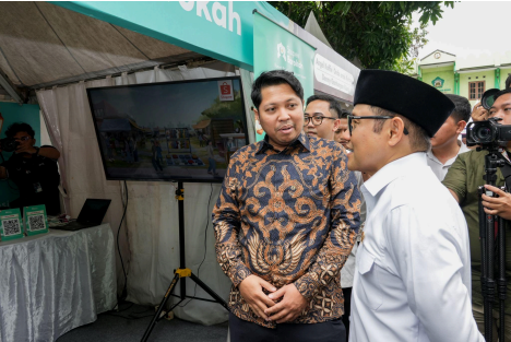 Seorang santri mencoba fitur Shopee Live di sela-sela pelatihan bisnis inklusif pesantren di Semarang, Jawa Tengah. Seorang santri mencoba fitur Shopee Live di sela-sela pelatihan bisnis inklusif pesantren di Semarang, Jawa Tengah.