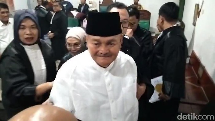 Sidang Korupsi Pasar Cinde Mantan Gubernur Sumsel dua periode  Alex Noerdin menjalanin sidang perdana di Pengadilan Tipikor PN Palembang