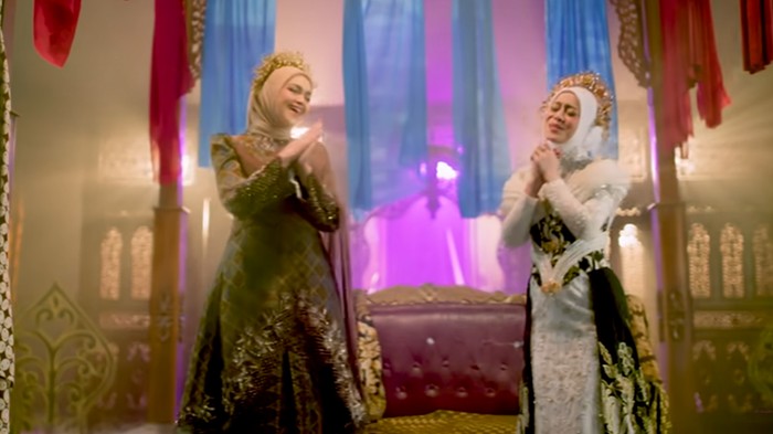 Siti Nurhaliza dan Lesti Kejora menyanyikan lagu Kumbang Bunga