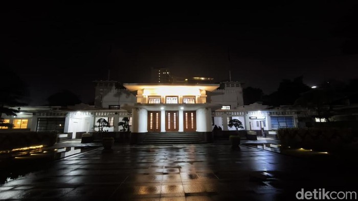 Suasana Balai Kota Bandung. Suasana Balai Kota Bandung.