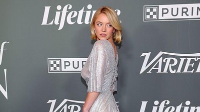 Pakai Gaun Menerawang di Acara Power of Women, Sydney Sweeney Dikritik