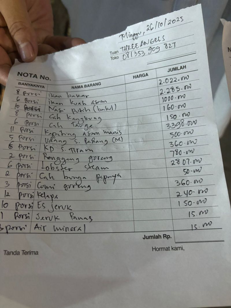 Tagihan Getok Harga Nota tagihan salah satu lapak di pusat kuliner seafood Kampung Ujung Labuan Bajo Manggarai Barat, NTT, yang dikeluhkan rombongan travel agent. (Istimewa)