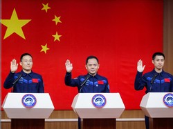 Tiga Astronot China Siap Jalankan Misi Shenzhou-21