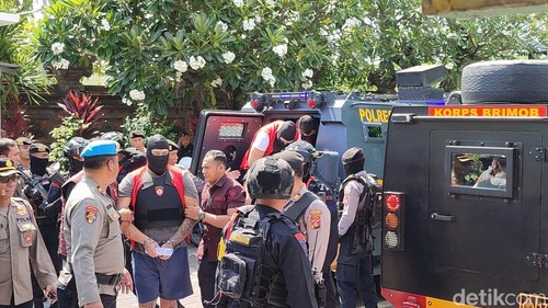 Tiga WNA kasus penembakan warga Australia di Mengwi, Badung tiba di PN Denpasar, Kamis (30/10/2025). (Ahmad Firizqi Irwan/detikBali)