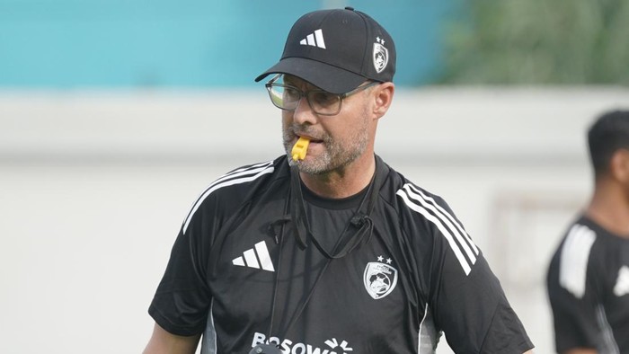 Tomas Trucha debut melatih PSM Makassar di Stadion Kalegowa. Tomas Trucha debut melatih PSM Makassar di Stadion Kalegowa.