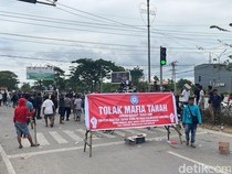 Warga Kendari Blokade Jalan Tapak Kuda, Tolak Konstatering Pengadilan