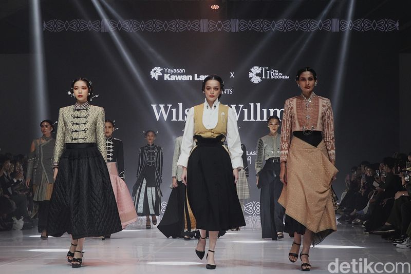 Wilsen Willim JFW 2026 Model mengenakan busana koleksi Wilsen Willim di Jakarta Fashion Week 2026 (JFW 2026) di Jakarta, Kamis (30/10/2025).
