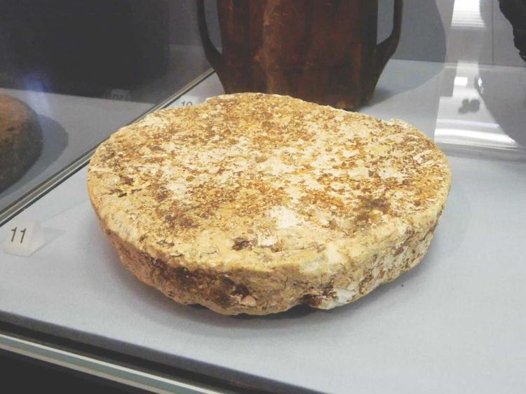 Wow! Keju dan Madu Berusia Ribuan Tahun Ini Ditemukan Masih Utuh