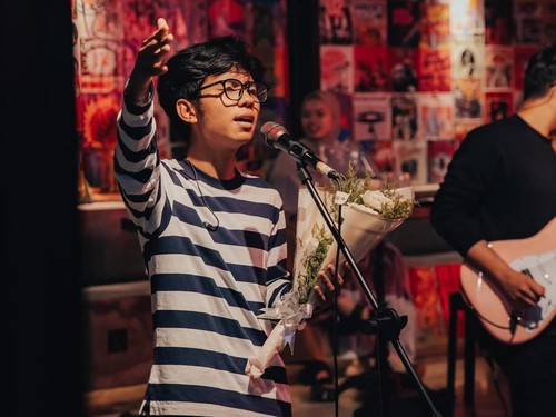 Aku Jeje penyanyi Lihat Kebunku (Taman Bunga).