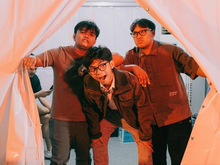 Aku Jeje penyanyi Lihat Kebunku (Taman Bunga).