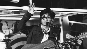 Aku Jeje mengatakan yang mencetuskan (Lihat Kebunku versi dewasa) pertama kali adalah Heinriko. Dia melihat akun Instagram Heinriko yang berisikan cover-cover lagu. Foto: Instagram @akujejez fotografer: @yogisetiawanharno