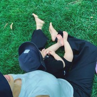 Ibu dan anak itu kerap tampil kompak memakai busana berwarna senada. Foto: dok. Instagram @iamchocobi