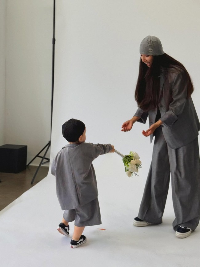 Untuk diketahui, Jung Woo Sung dan Moon Gabi pertama kali bertemu pada 2022 dan sering berkomunikasi lewat DM Instagram. Kehamilannya diketahui pada Juni 2023 dan ia melakukan proses persalinan pada November 2024. Foto: dok. Instagram @iamchocobi