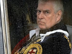 Video Reaksi Inggris soal Foto Pangeran Andrew di Dokumen Epstein Terbaru