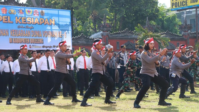 Apel kesiapan pengamanan yang digelar di Mapolres Buleleng, Jumat (31/10/2025) Apel kesiapan pengamanan yang digelar di Mapolres Buleleng, Jumat (31/10/2025)