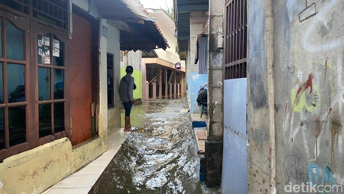Banjir imbas Tanggul Baswedan di Jatipadang jebol. (Taufiq/detikcom) Banjir imbas Tanggul Baswedan di Jatipadang jebol. (Taufiq/detikcom)