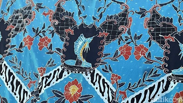 Batik Tulis Motif Marlin khas Pangandaran.