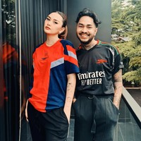 Melalui akun media sosial, Onad dan Beby kerap membagikan kebersamaan mereka. Keduanya sering tampil serasi dengan outfit yang senada. Foto: Instagram/@bebyleonardo