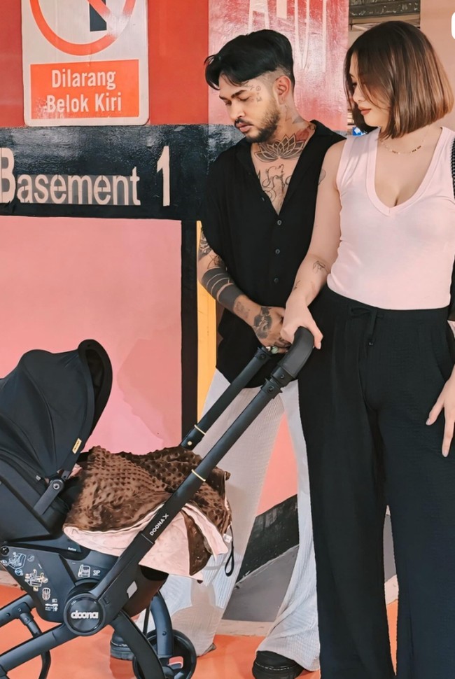 Onad dan Beby sendiri belum lama ini diketahui baru saja dikaruniai anak kedua yang berjenis kelamin perempuan. Bayi perempuan yang diberi nama Janera Delca Leonardo Wage tersebut lahir pada 8 September 2025. Sebelumnya keduanya sudah memiliki seorang anak laki-laki. Foto: Instagram/@bebyleonardo